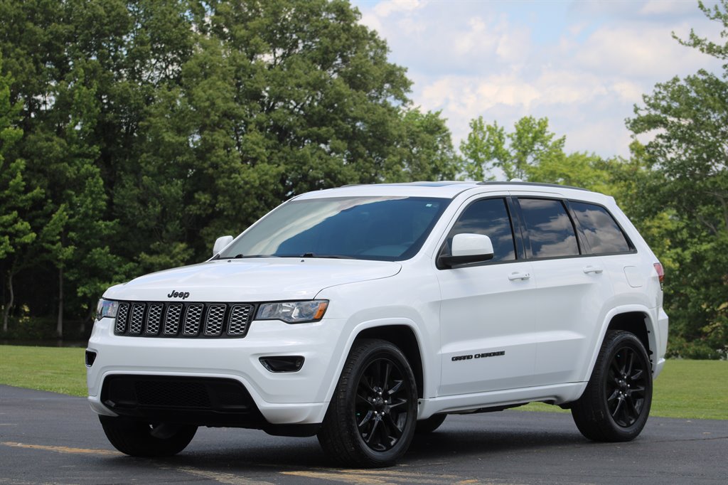 2017 Jeep Grand Cherokee Altitude's photo