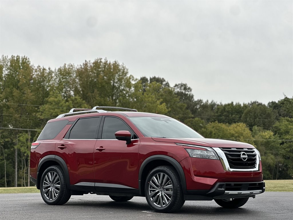 2025 Nissan Pathfinder SL
